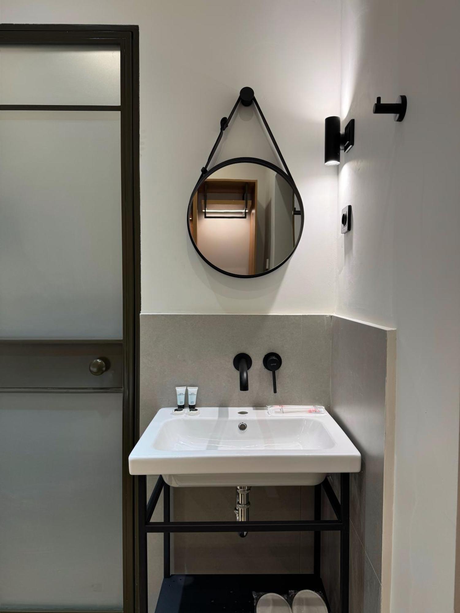 Mosh Mosh Boutique Hotel الماتي المظهر الخارجي الصورة